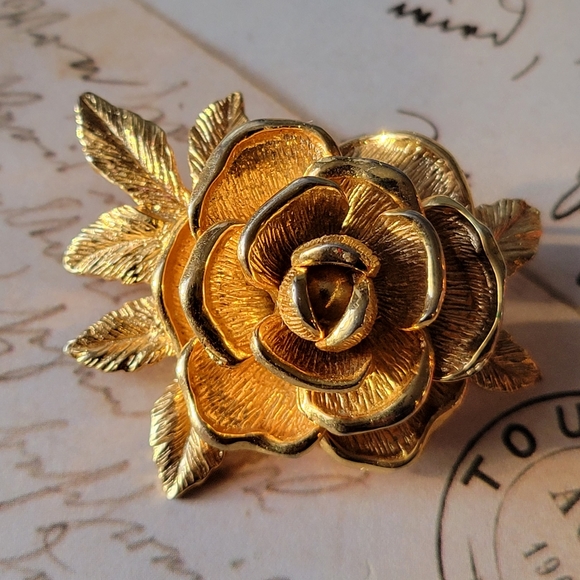 Relisted -vintage Rose brooch Sarah Coventry gold tone flower pin - Picture 8 of 8